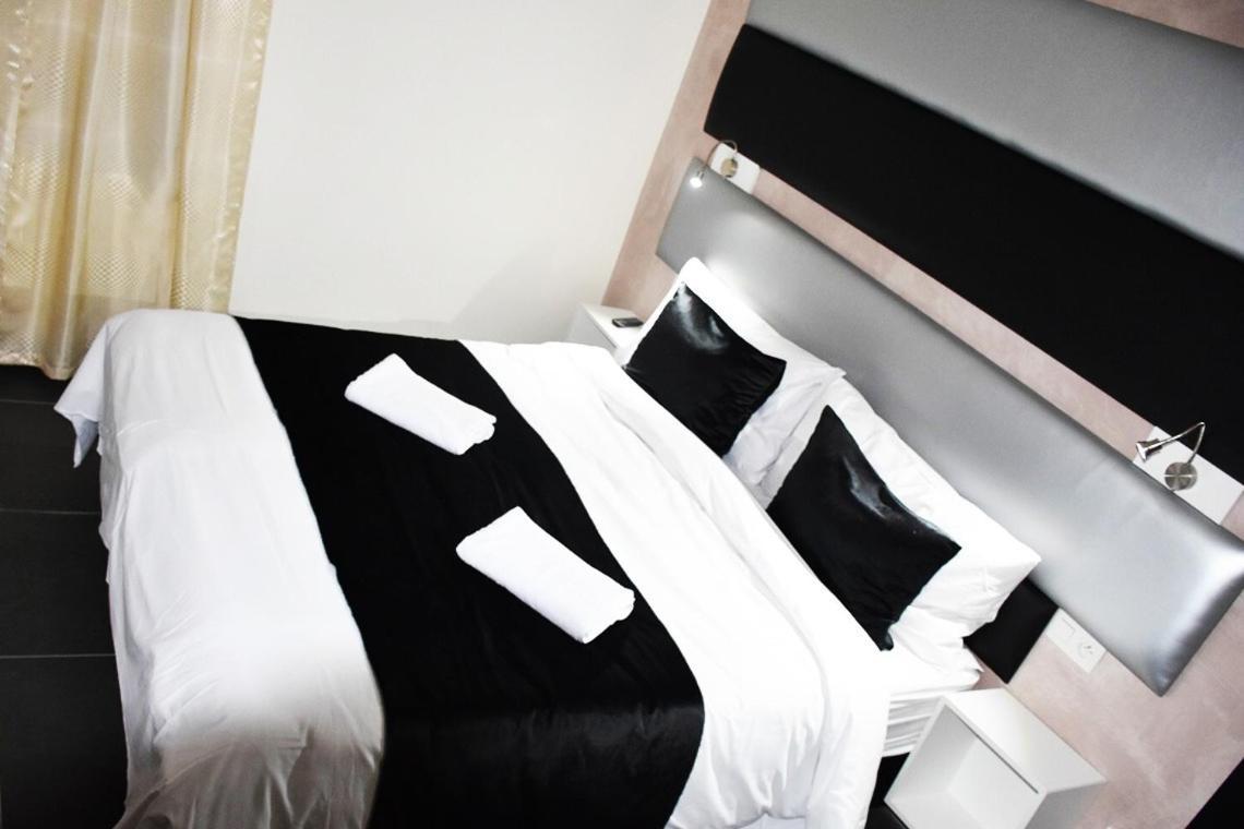 Hotel Onyx Expo Jette Екстер'єр фото