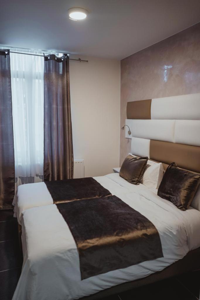 Hotel Onyx Expo Jette Екстер'єр фото