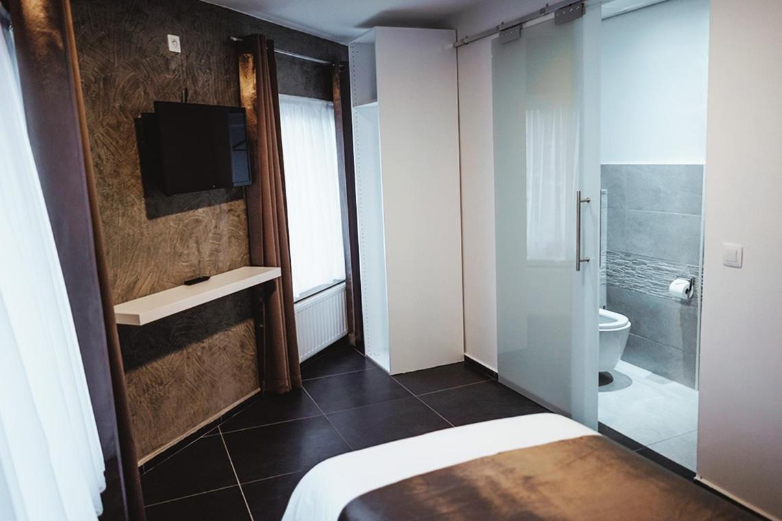 Hotel Onyx Expo Jette Екстер'єр фото