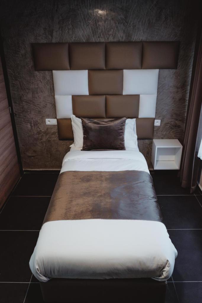 Hotel Onyx Expo Jette Екстер'єр фото