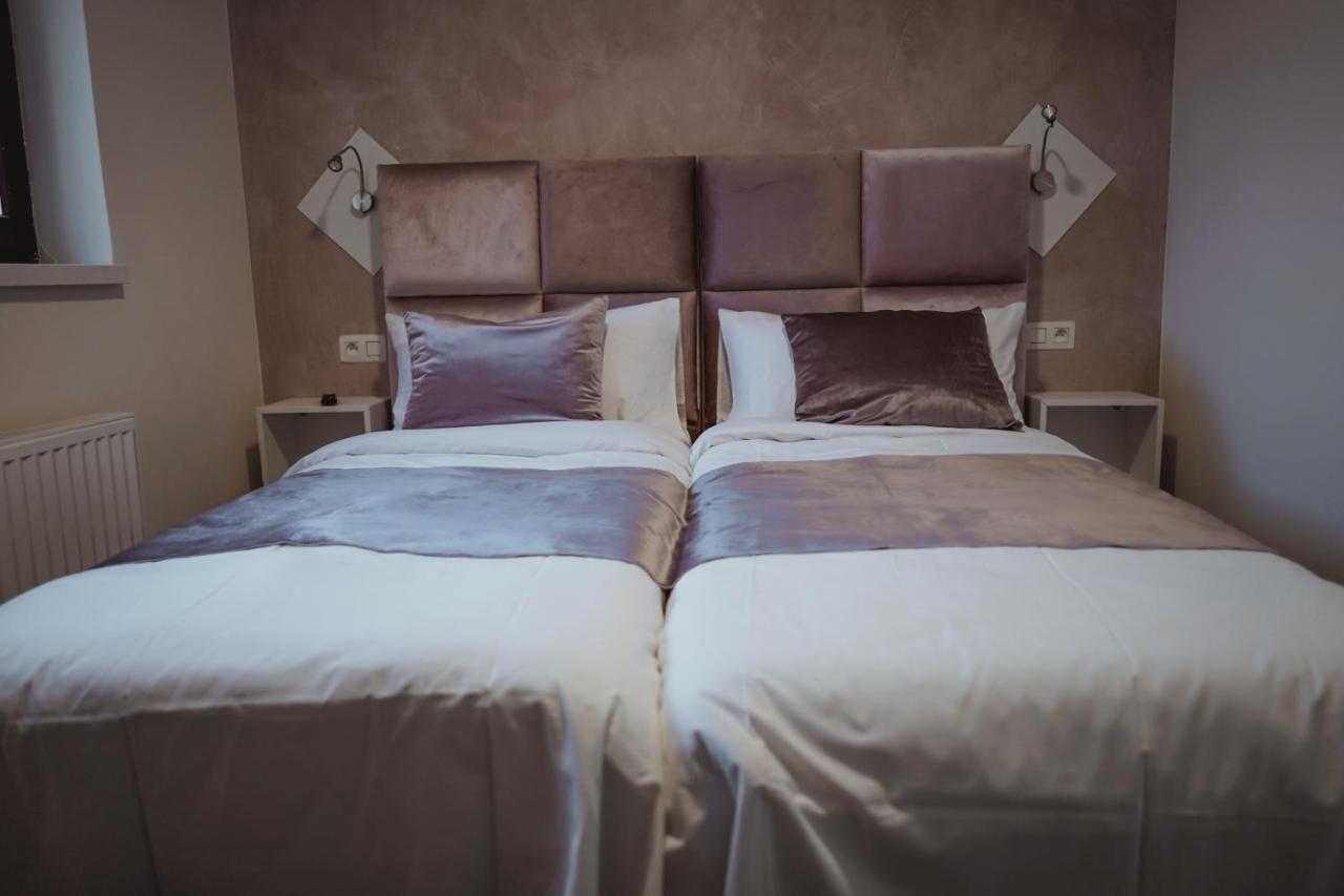 Hotel Onyx Expo Jette Екстер'єр фото